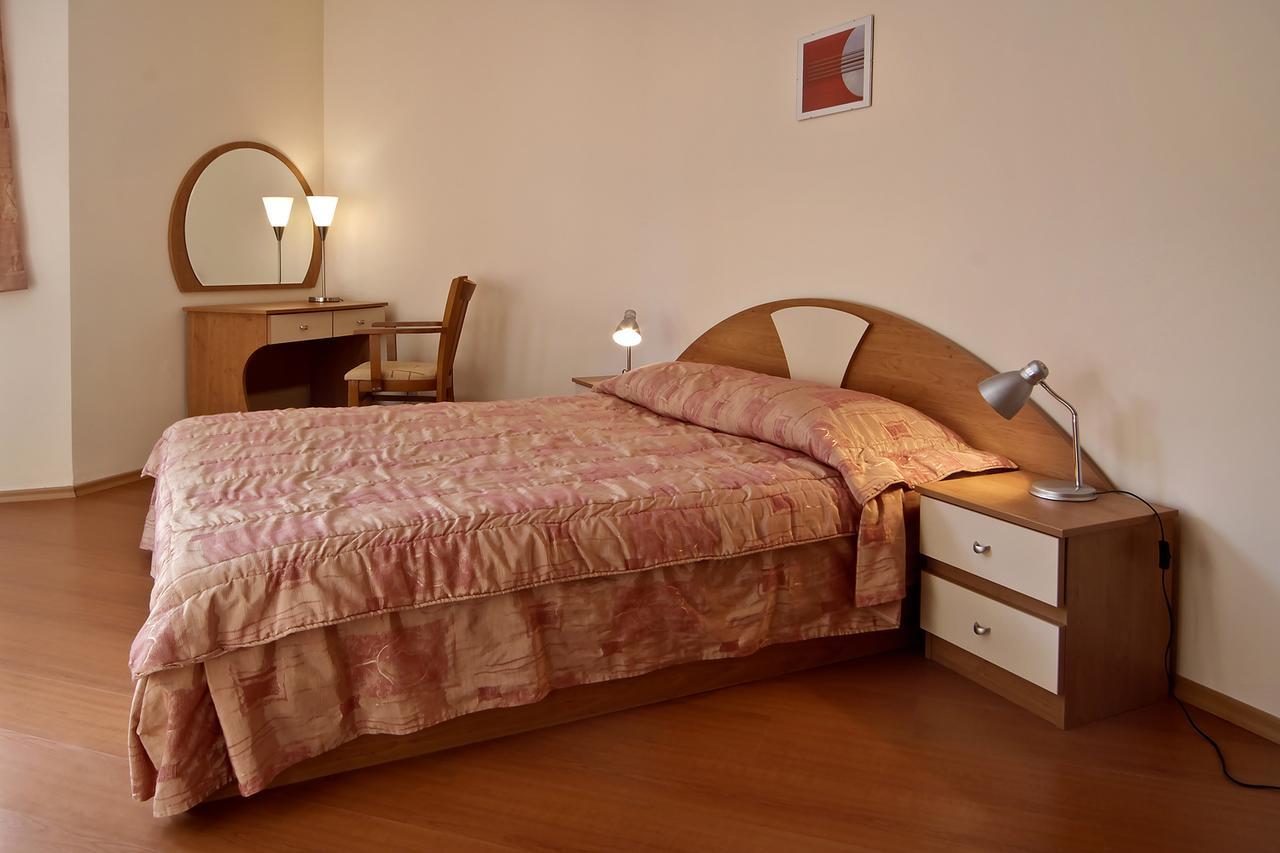 Flora Hotel - Apartments Borowec Zewnętrze zdjęcie